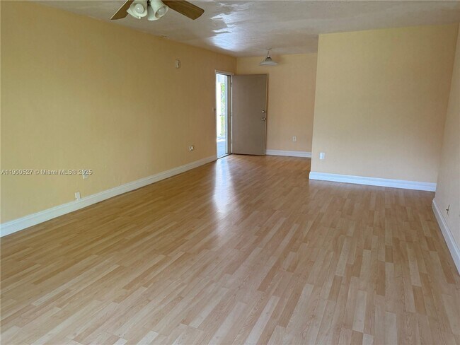 Building Photo - 9400 SW 77th St