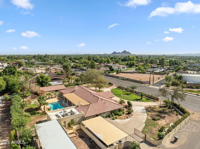 Building Photo - 5310 E Camelback Rd