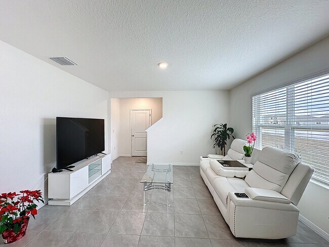 Building Photo - 8379 Ender Hls Dr