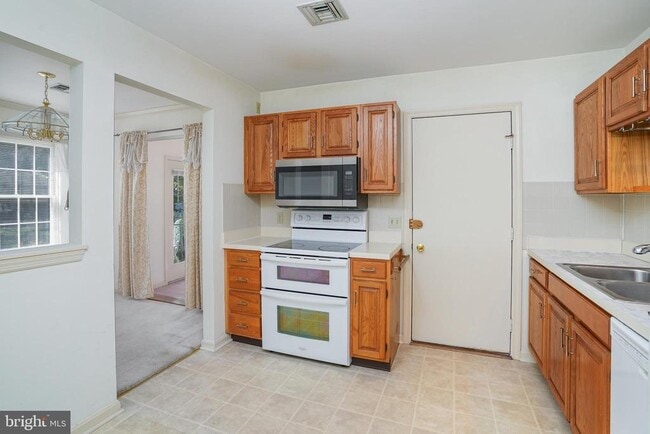 Building Photo - 224 Crescent Dr