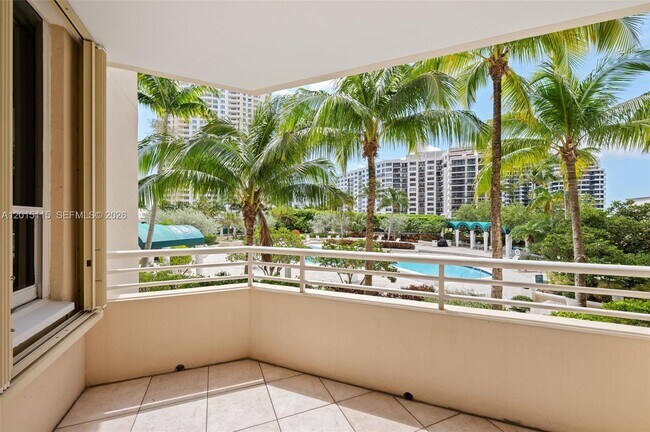 Building Photo - 888 Brickell Key Dr