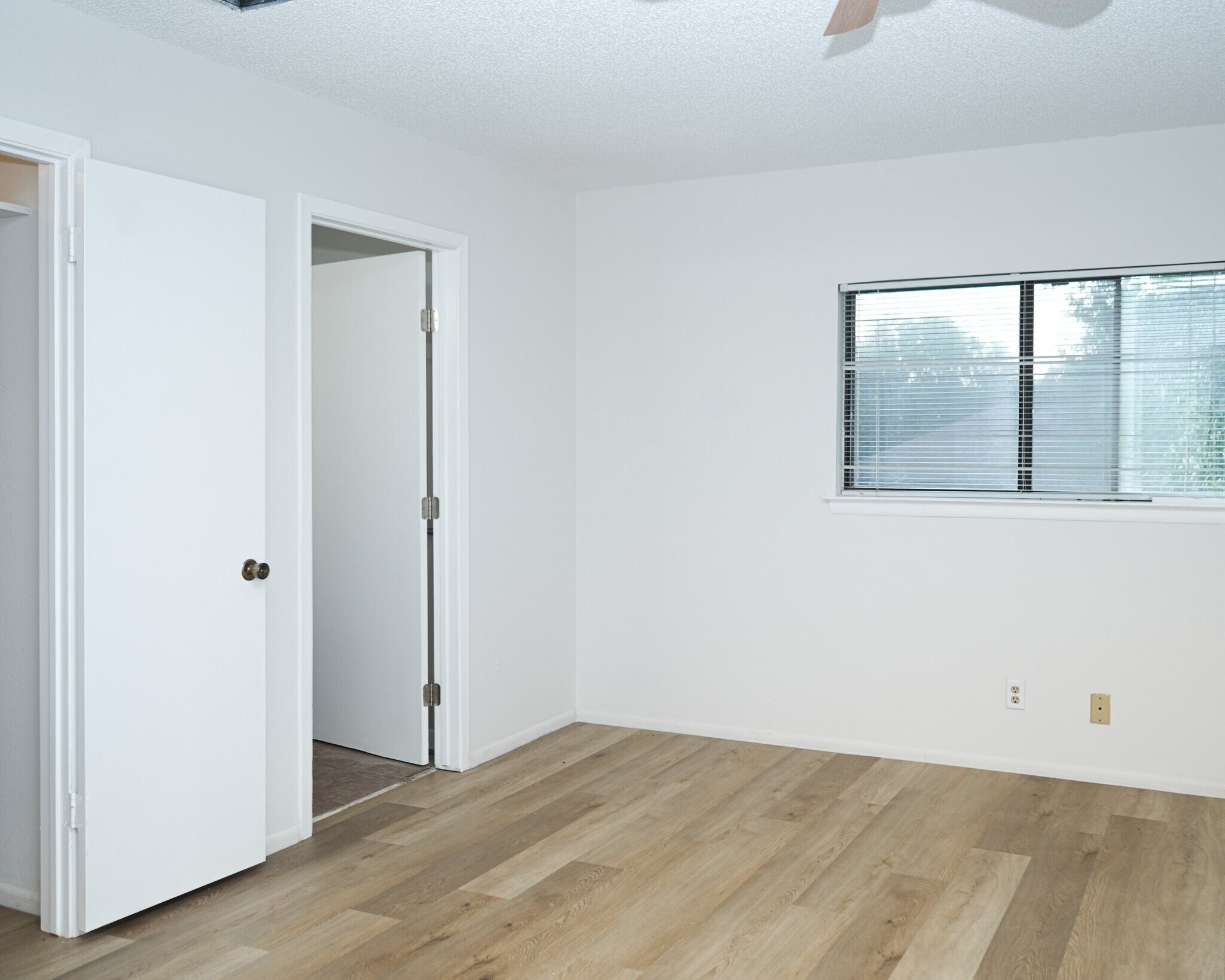 Building Photo - 8011 Sunshine Trail Dr