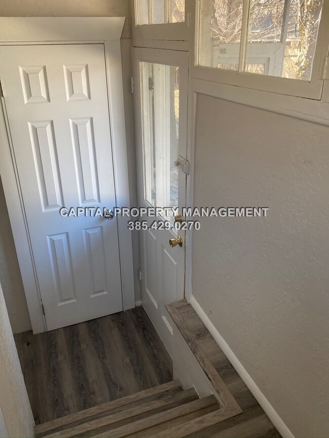 Building Photo - Recently Remodeled 2 Bedroom Home