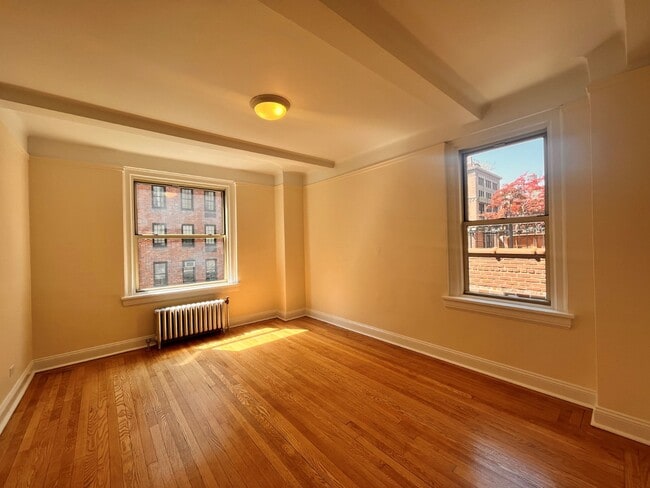 Building Photo - 25 E 10th St