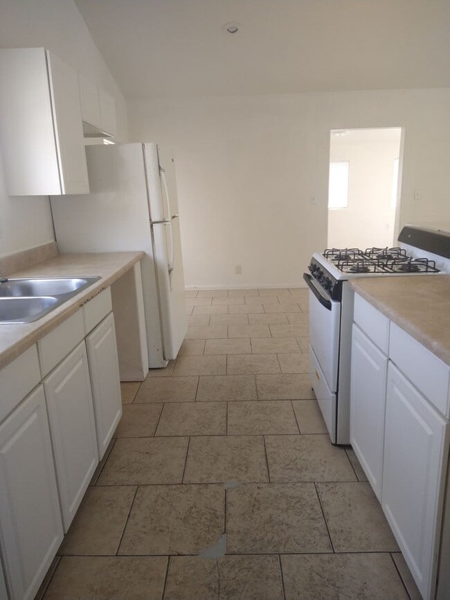 Building Photo - Nice and Quite 1 bedroom 1 bath with Bonus room