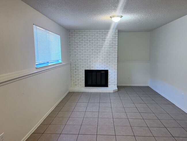 Building Photo - 127 W 45th St