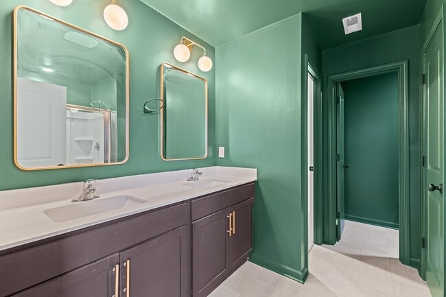 Building Photo - 49 River Bank Rd