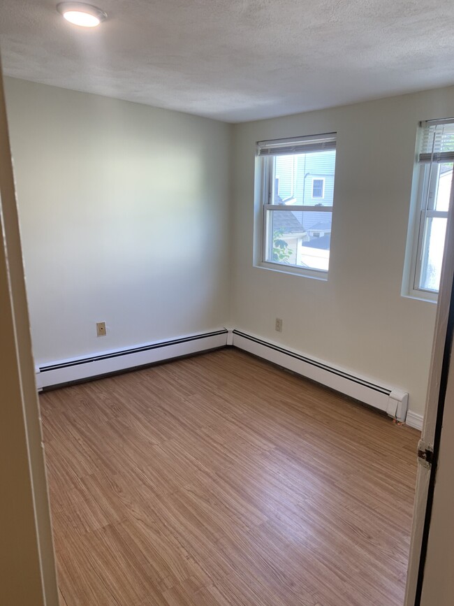 Building Photo - 138 Thorndike St
