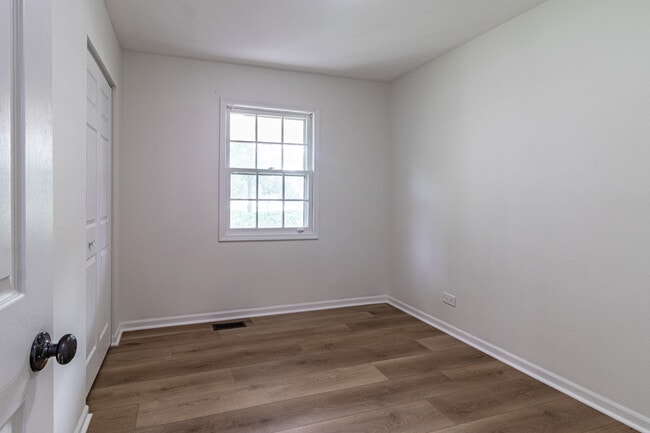Building Photo - 1075 Aspen Dr