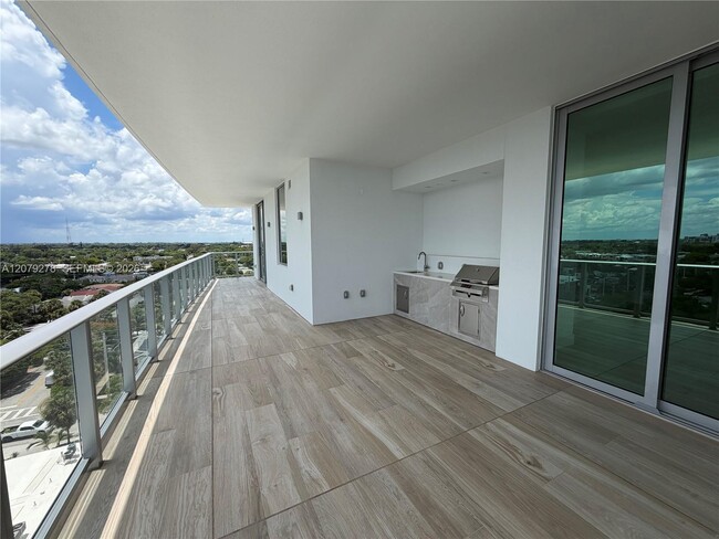 Building Photo - 4714 N Flagler Dr