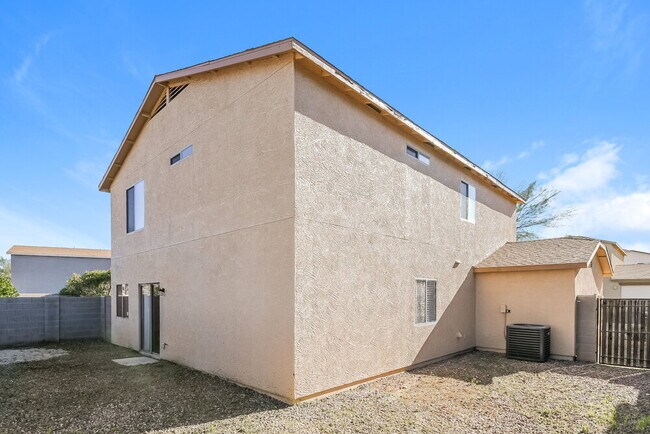 Building Photo - 2552 E Meadow Lark Way