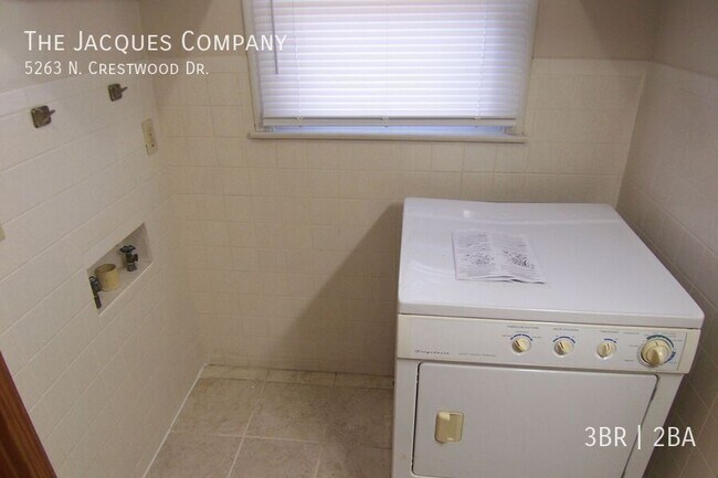 Building Photo - 5263 N Crestwood Dr