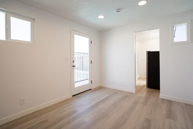 Building Photo - 11801 Rexford Rd