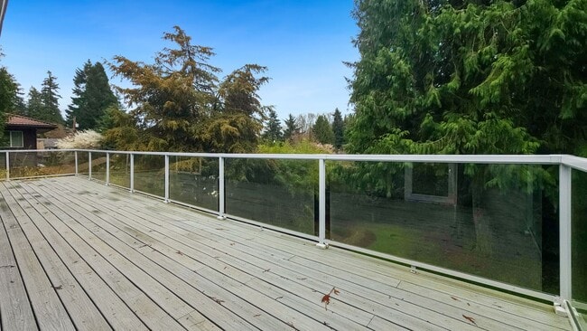 Building Photo - Beautifully Remodeled Bellevue Home in Prime Location