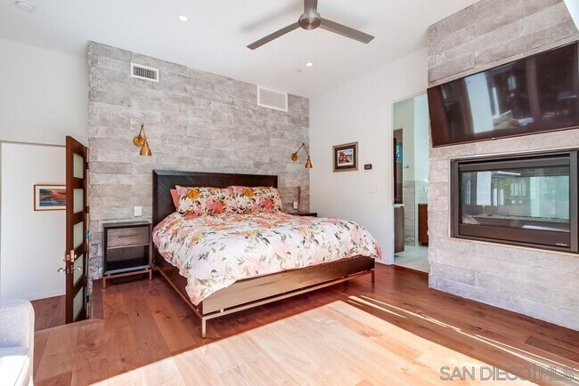 Building Photo - 738 Castro St