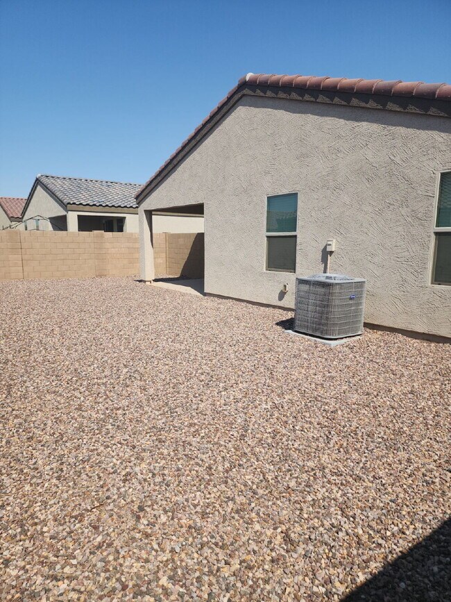 Building Photo - "Spacious 4-Bedroom Oasis in Casa Grande w...