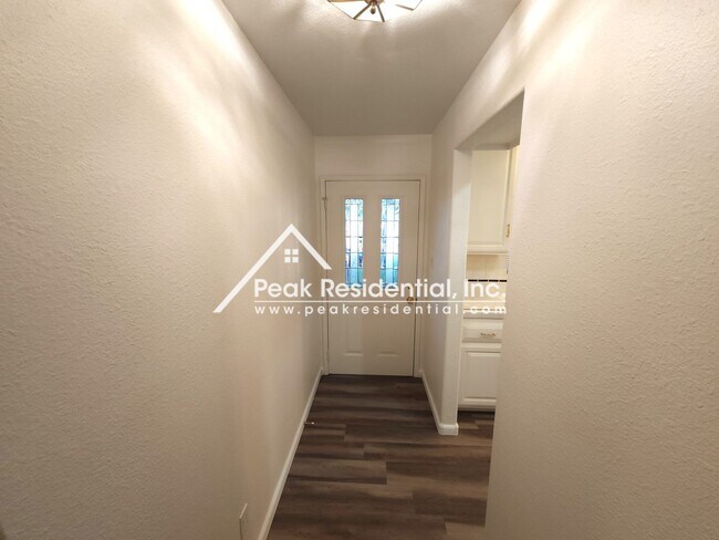 Building Photo - Nice 3bd/1.5 ba Carmichael Home With RV Access!