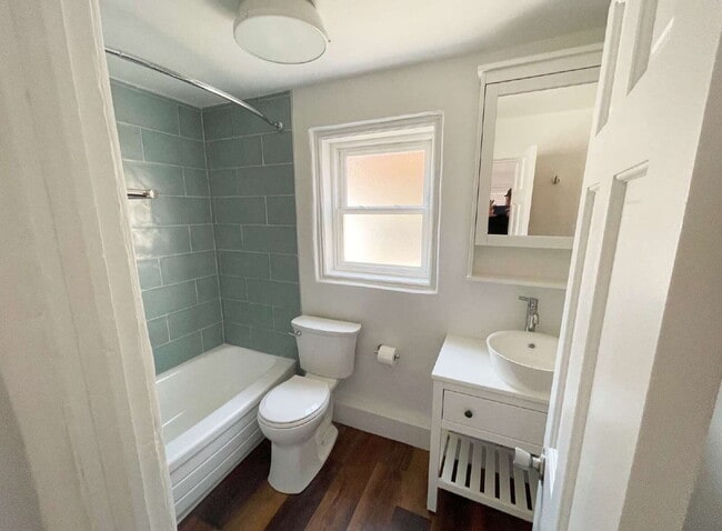 Building Photo - Unbelievable Old Town 1bd! Private compound casita!