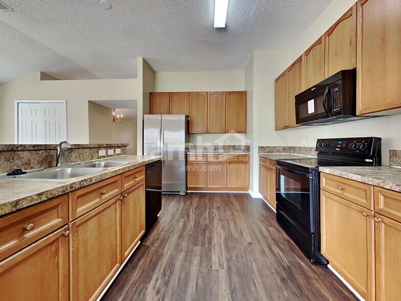 Building Photo - 13958 Devan Lee Dr N