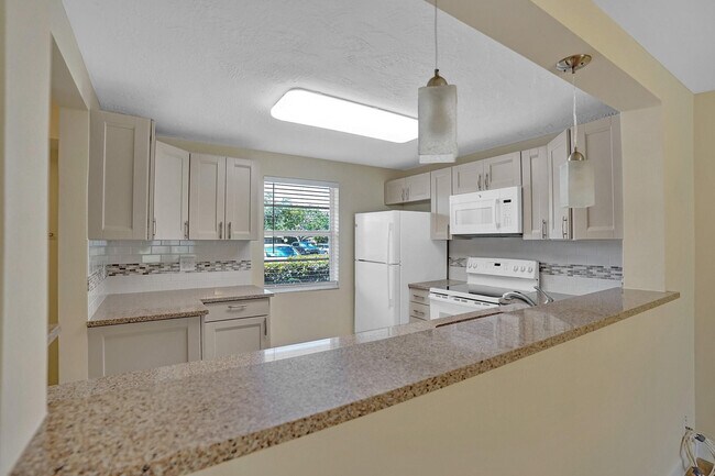 Building Photo - 301 SE 3rd St