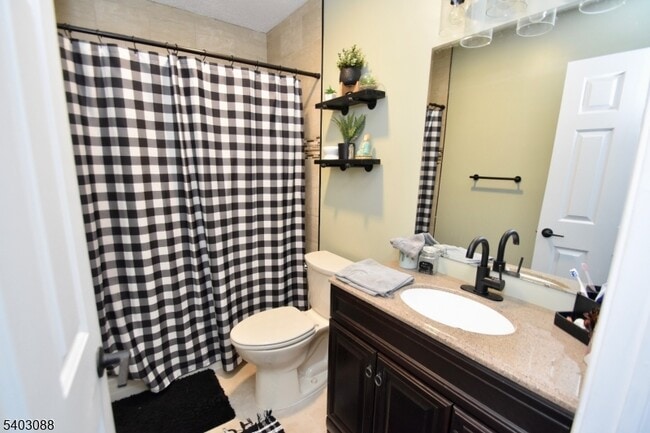 Building Photo - 15 Heritage Ct