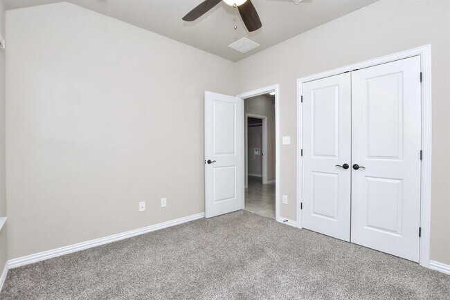 Building Photo - 109 Belford St