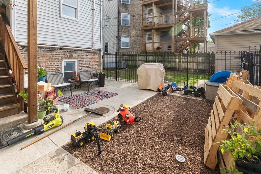 Building Photo - 3336 W Potomac Ave