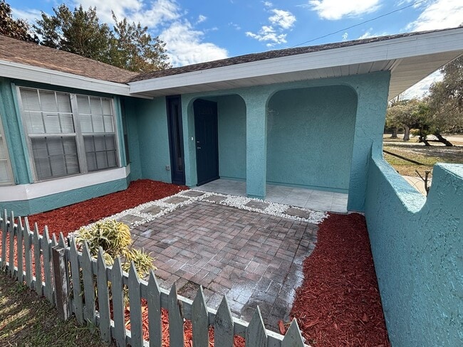 Building Photo - 3BR 2 BA 1 Car garage w/ community Pool in Vero Highlands