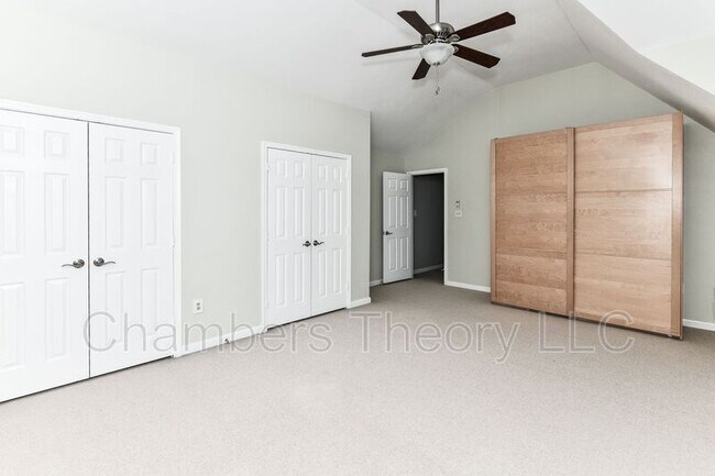 Building Photo - 6033 Woodlake Ln