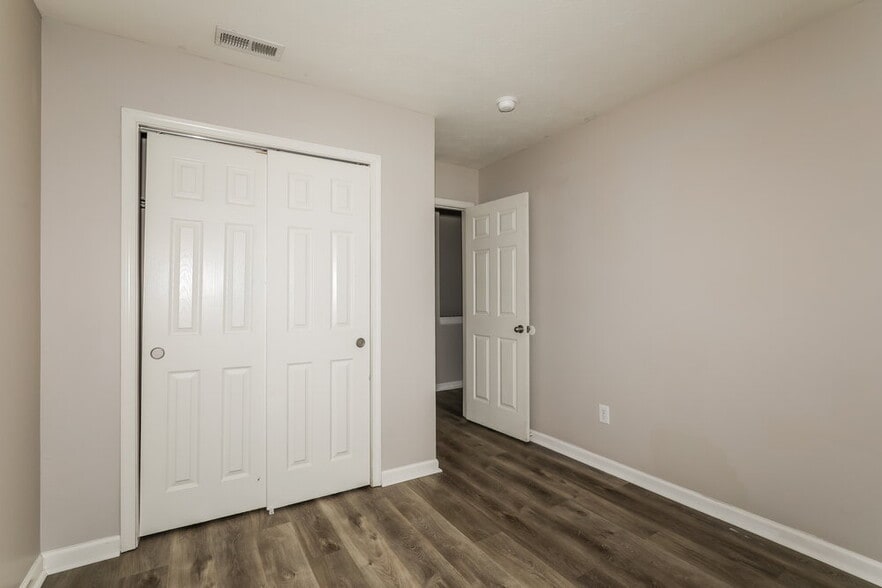 Building Photo - 2409 Woodfield Blvd