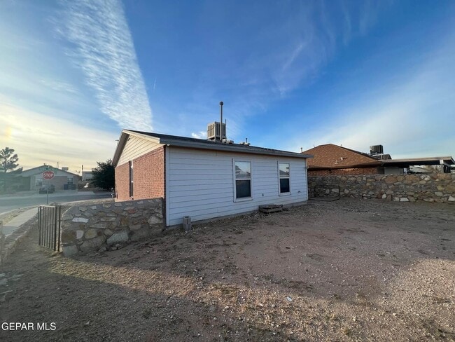 Building Photo - 3500 Tierra Zafiro Dr