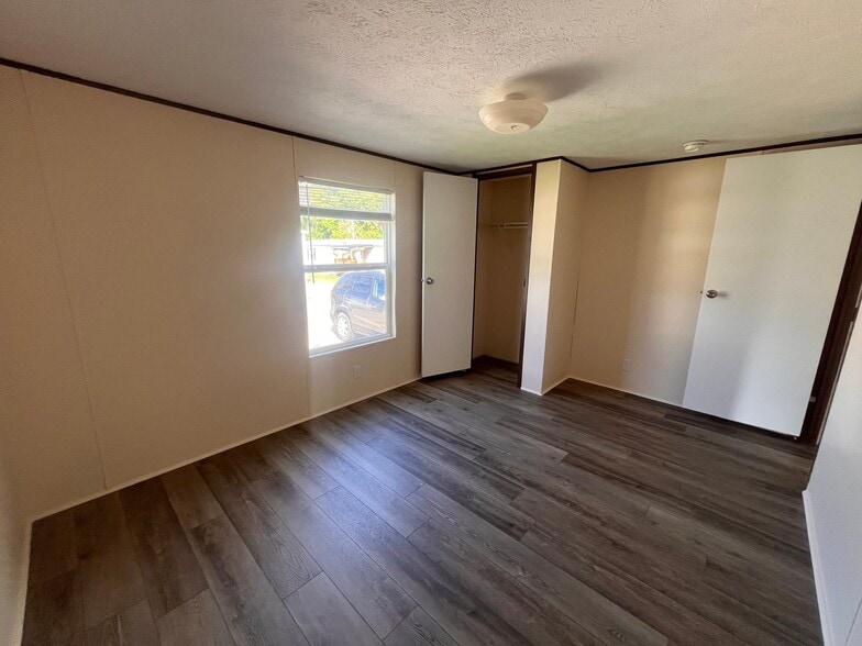 Building Photo - 1067 Rogers Ave