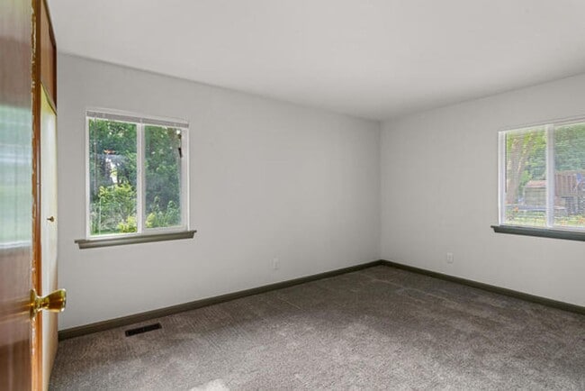 Building Photo - Fully remodeled 3 Bedroom - Available Now