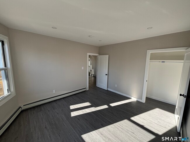 Building Photo - 86 Waldorf Ave