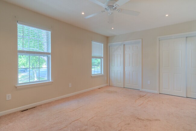 Building Photo - 846 Patrick Henry Dr