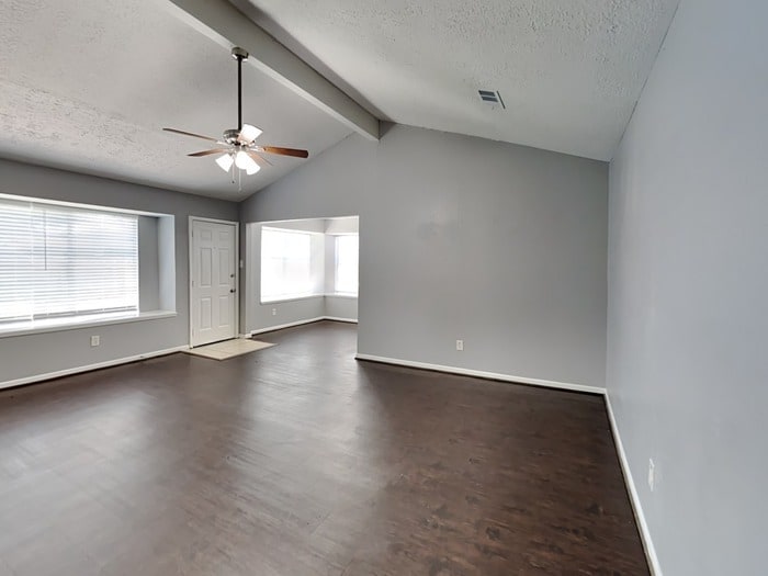 Building Photo - 16910 Barcelona Dr