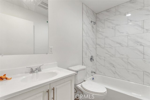 Building Photo - 709 W 80th St