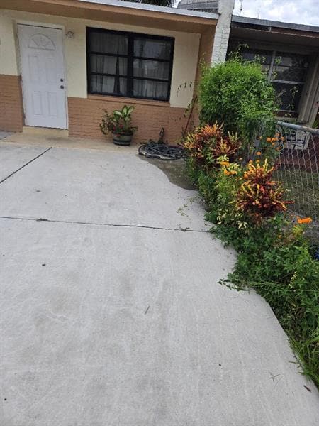 Building Photo - 5461 SW 38th Ct