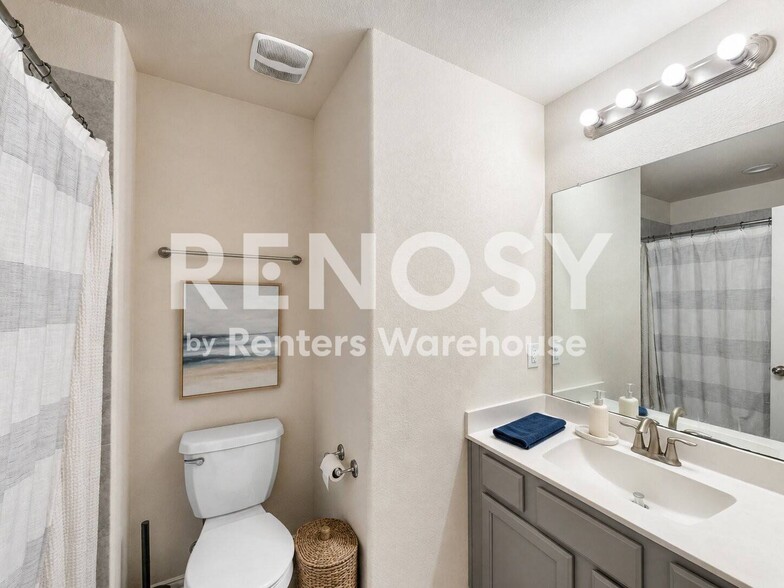 Building Photo - 2119 Del Mar Dr