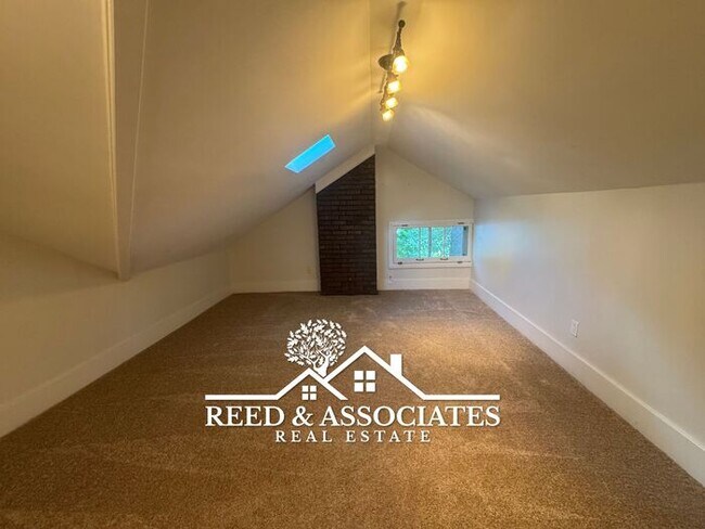 Building Photo - Spacious: 3 Bedroom in Colonial - Yorkshire!