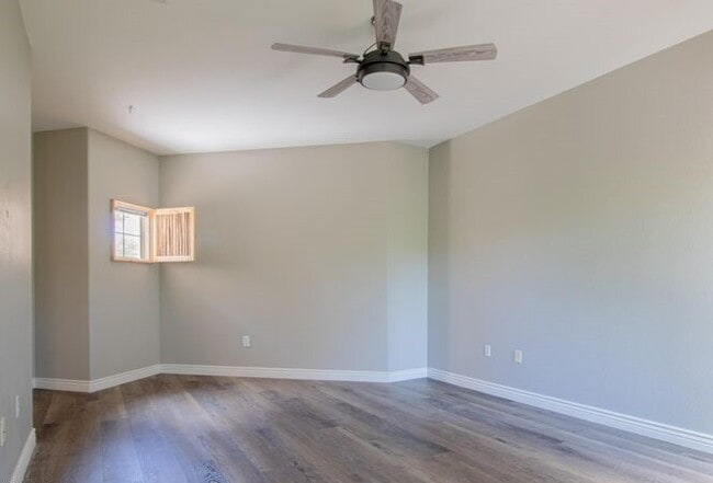 Building Photo - Gorgeous 2/2.5 condo for rent in Scottsdale.