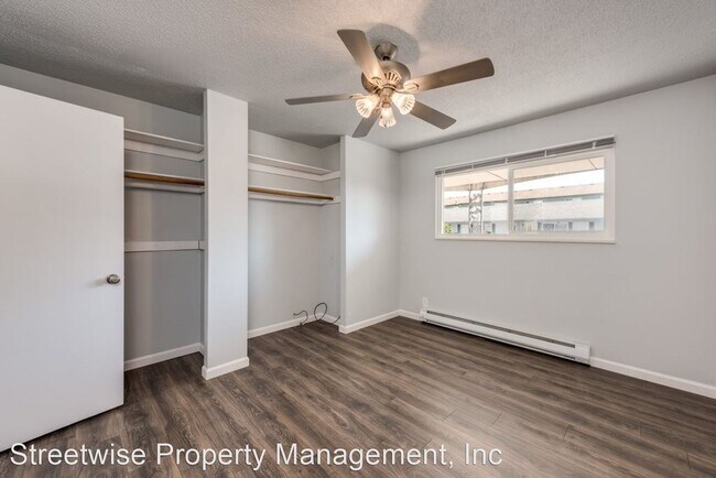 Building Photo - 2705 SE Courtney Ave