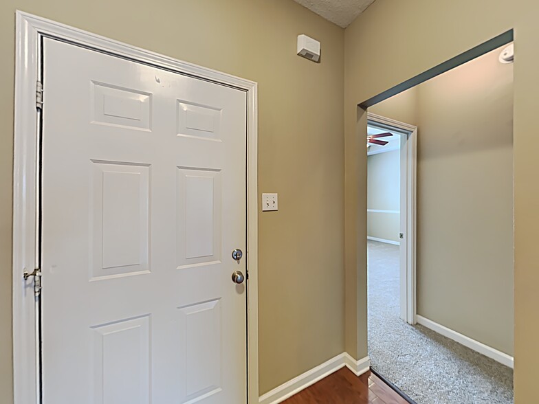 Building Photo - 30 Mossy Springs Cv
