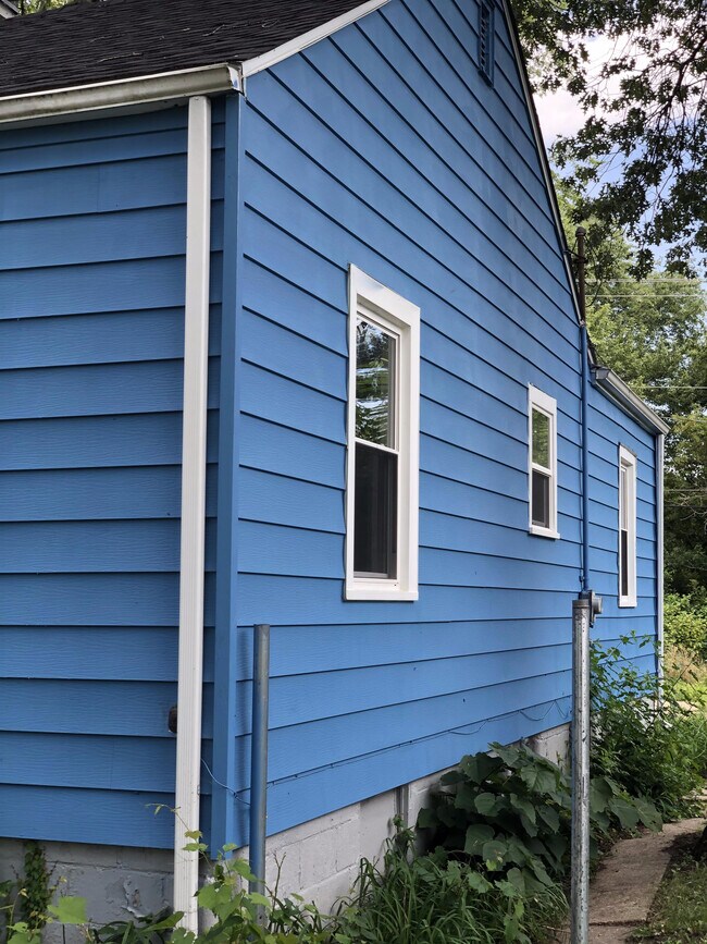 Building Photo - 4385 Delaware St
