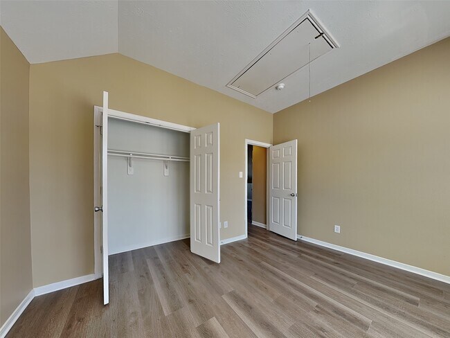 Building Photo - 22806 Tara Way Dr