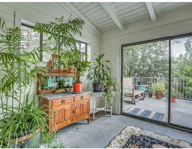 Building Photo - Large beautiful home in Idyllwild