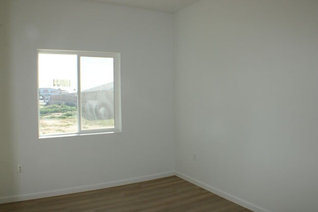 Building Photo - Brand New -4BD + 2BTH Solar-Powered Home