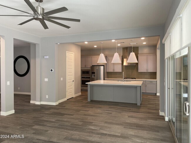 Building Photo - 4624 E Vista Bonita Dr