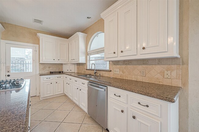 Building Photo - 13135 Finch Brook Dr
