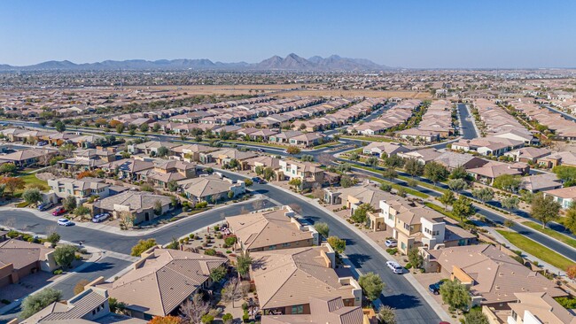 Building Photo - 180 Degrees of Golf Views